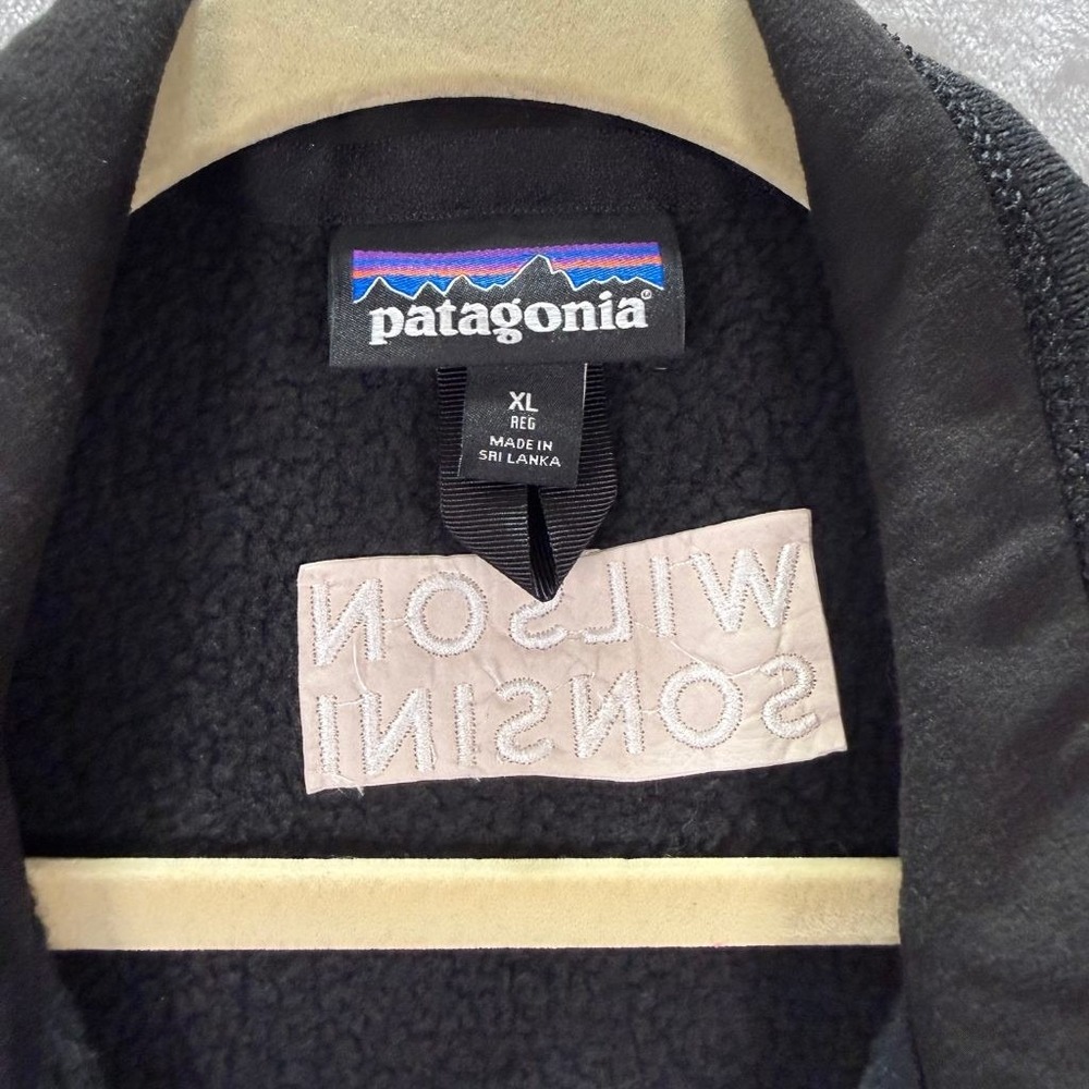 Patagonia Mens XL Better Sweater Fleece Vest Black Full Zip Emb. Logo on Back - Picture 8 of 8